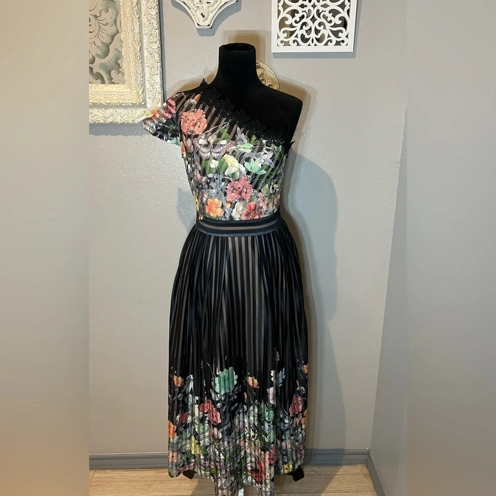 Foxiedox Peach Dress with Floral Accents - Picture 5 of 13